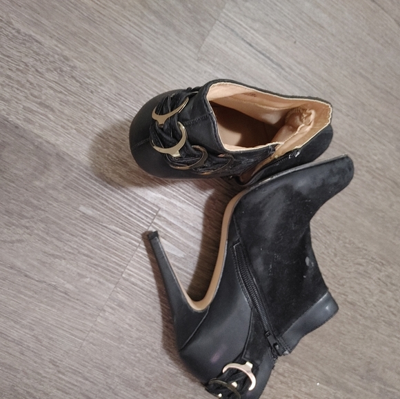 Booties with heels - Picture 2 of 2